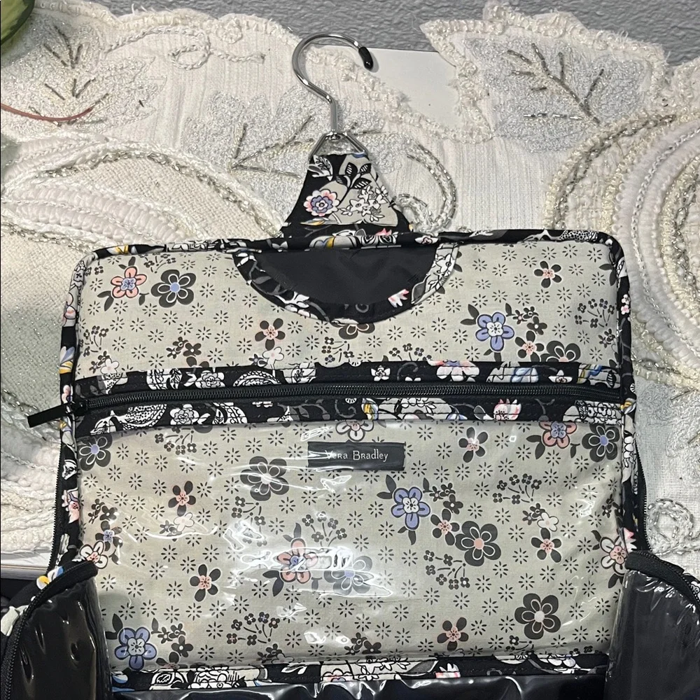 NWOT  Vera Bradley Iconic Grand Hanging Organizer
